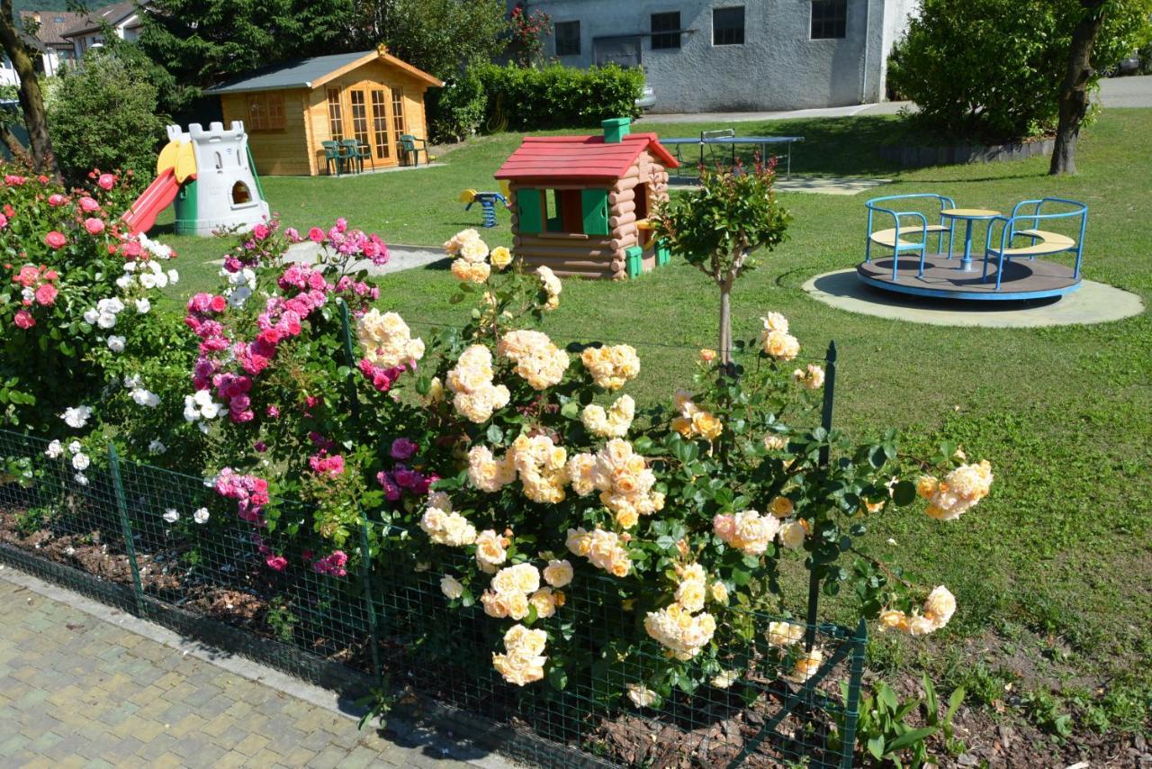 Residence Girasole Casa Rossa A Colico Exteriér fotografie